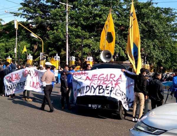 SEMENTARA  WAKTU  ITU  ( m e a n w h i l e ), DI JOGJA ...