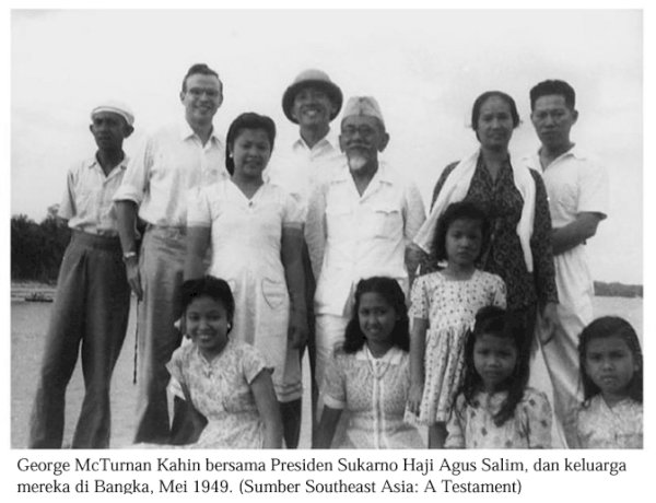 KEMERDEKAAN 1945-2025 REVOLOESI PEMOEDA DI TAHUN-TAHUN YANG TAK PERNAH BERAKHIR